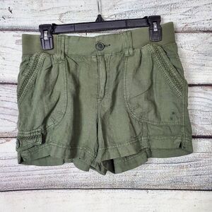 Maurices Women’s Green Linen Blend Casual Shorts Size 3/4 Crochet Trim